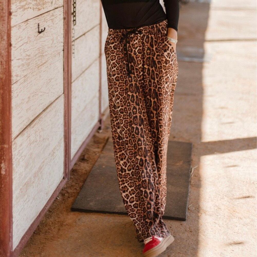 Wild Comfort: Western Leopard Print Wide-Leg Pants New - Picture 4 of 9